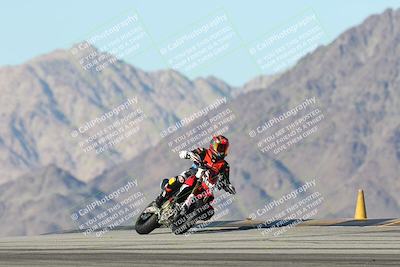 media/Dec-01-2025-Moto Forza (Mon) [[2daa91e15f]]/3-Beginner Group/Session 4 Turn 9/